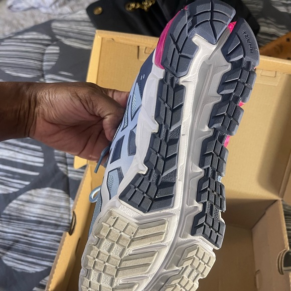 Great condition, gel ASICS size 8/12 - Picture 2 of 7